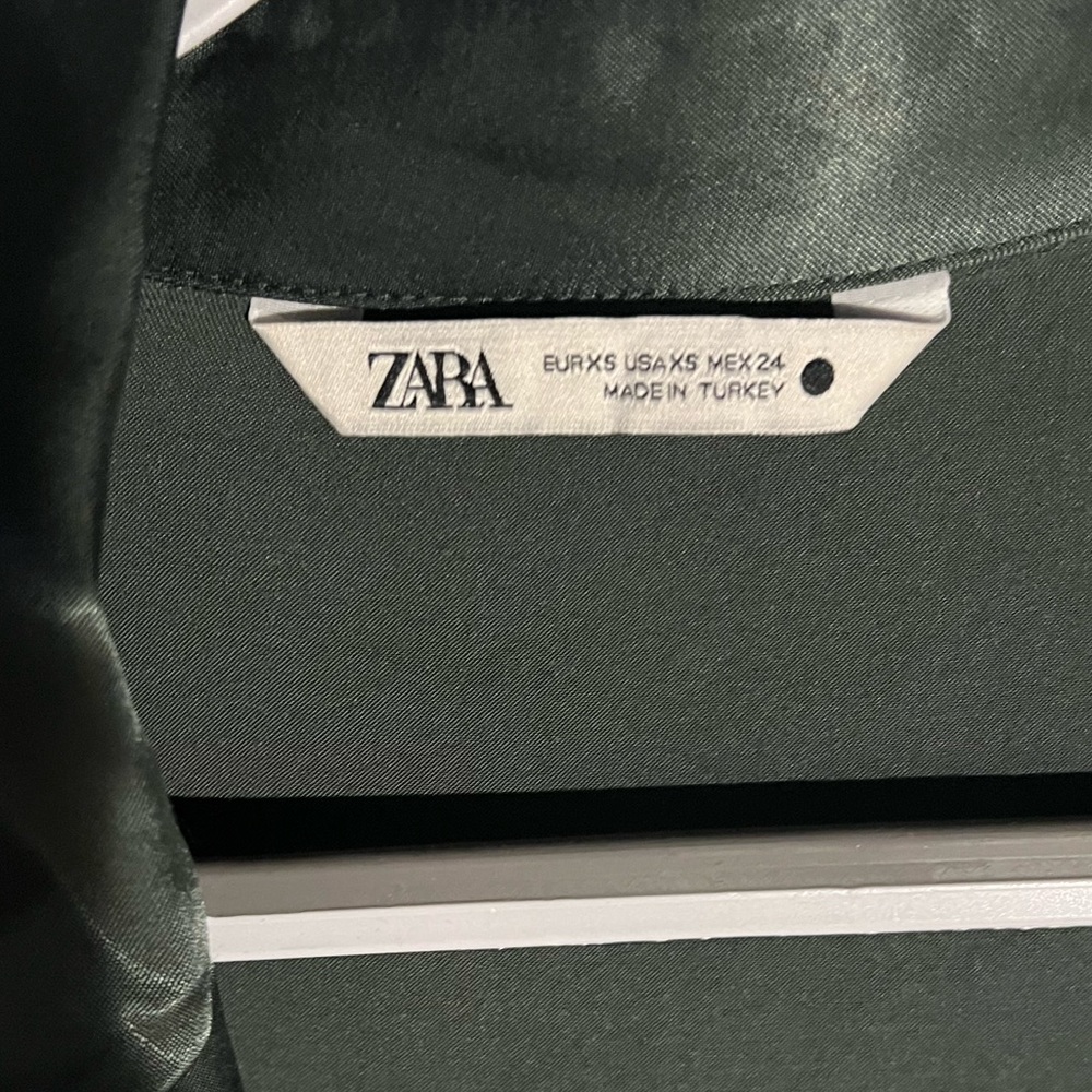Zara Green Ruched Button Up - Picture 3 of 4